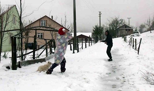 Sakarya'nın o mahallesinde kar kalınlığı 45 santimetreye ulaştı