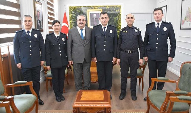 Salihli'de 4 komiser yardımcısı terfi etti