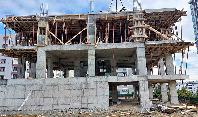 Samsun'da ikinci kattan düşen kalıp ustası ağır yaralandı