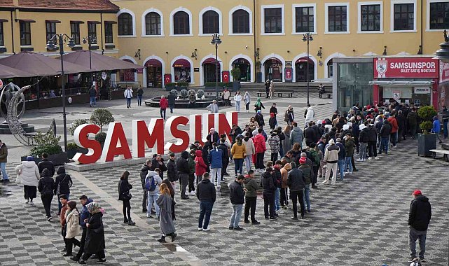 Samsunspor - Galatasaray maçının biletlerine yoğun ilgi
