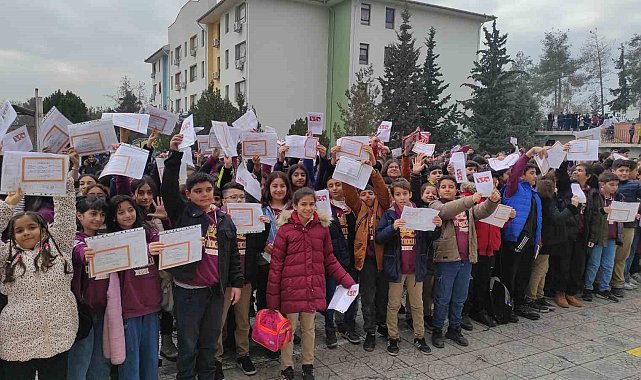Şanlıurfa'da 747 bin öğrenci karne heyecanı yaşadı