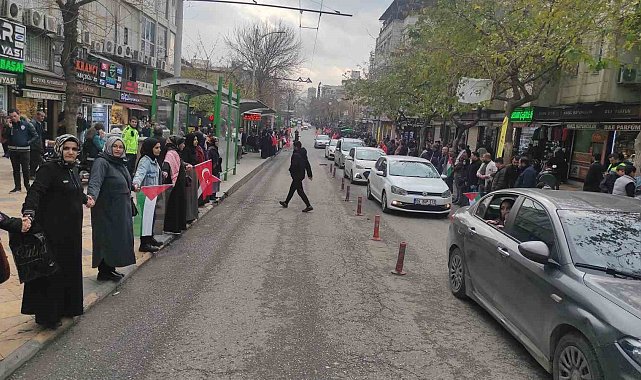 Şanlıurfa'da Gazze için insan zinciri oluşturuldu