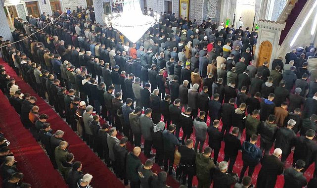 Şanlıurfa'da Regaip Kandili'nde camiler doldu taştı