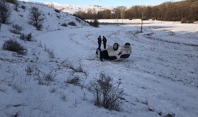 Şarampole uçan otomobilin sürücüsü yaralandı