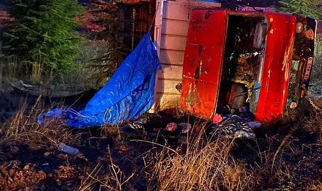 Şarampole yuvarlanan kamyonun sürücüsü hayatını kaybetti