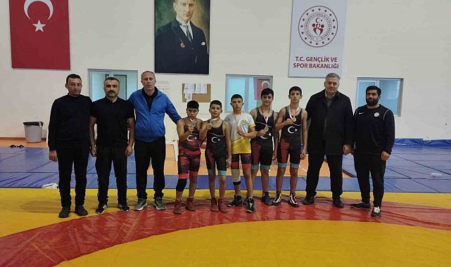 Sarıgöllü güreşçiler okul sporlarında madalyaları topladı