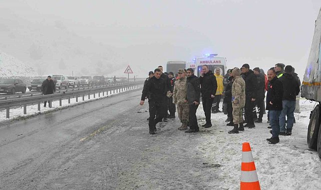 Sarıkamış'ta zincirleme kaza: 2 ölü, 8 yaralı