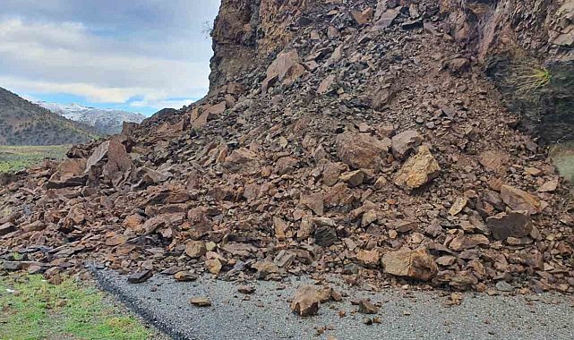 Sason'da heyelan nedeniyle kapanan köy yolu ulaşıma açıldı