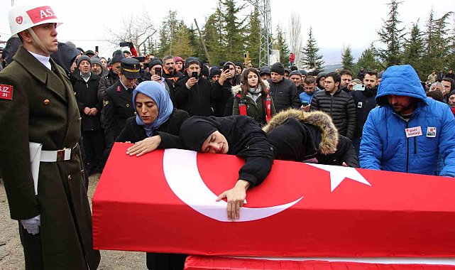 Şehidin annesi: "Peygamber efendimize komşu oldun oğlum"