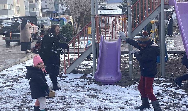 Şehir beyaza büründü, çocuklar karın tadını doyasıya çıkardı