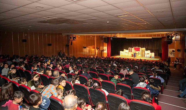 Şehir Tiyatrosu Mersin'de çocuklarla buluşmaya devam ediyor
