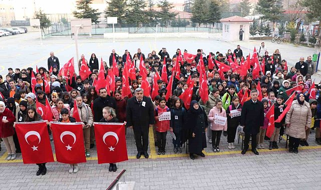 Şehitler için saygı duruşun bulunuldu