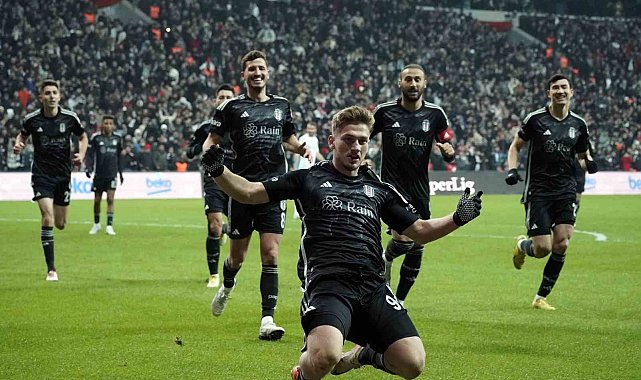 Semih Kılıçsoy gollerine devam ediyor