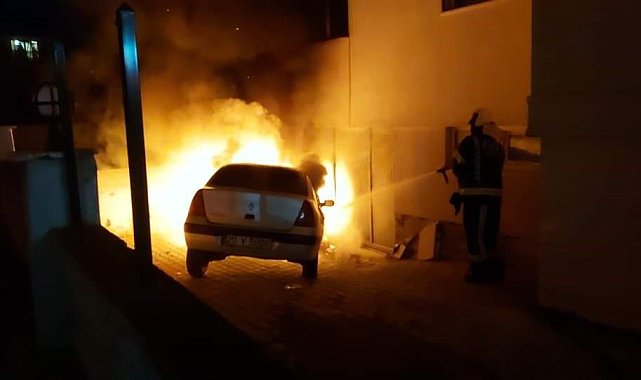 Seyir halindeki otomobil alevlere teslim oldu