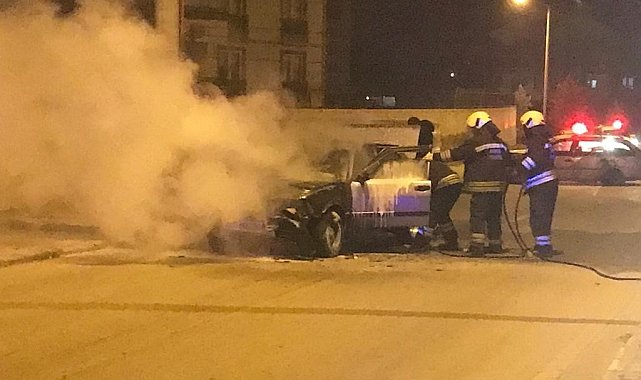 Seyir halindeki otomobilde yangın