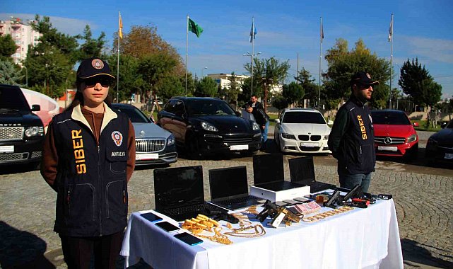 Sibergöz-14 operasyonunda ele geçirilen lüks otomobiller sergilendi