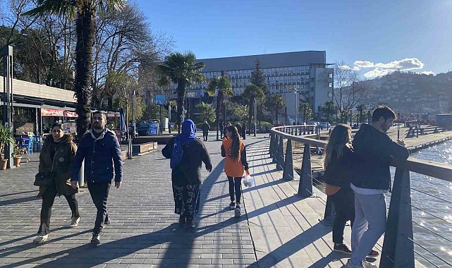 Sıcak havayı gören sahile koştu