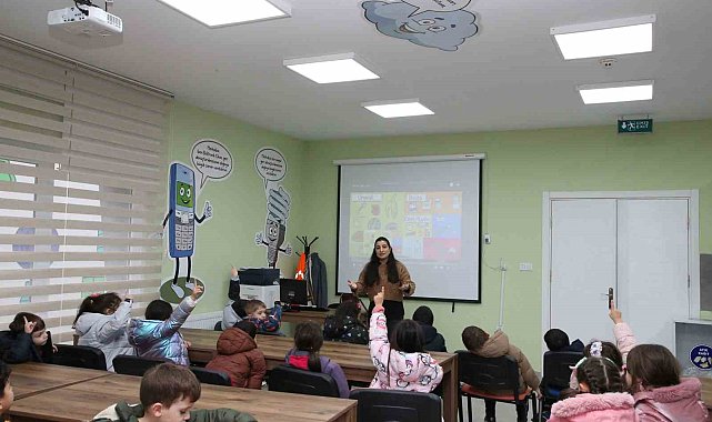 Sıfır Atık Eğitim Merkezi'nde öğrenciler animasyon filmi izleyip, uygulamalara katıldı
