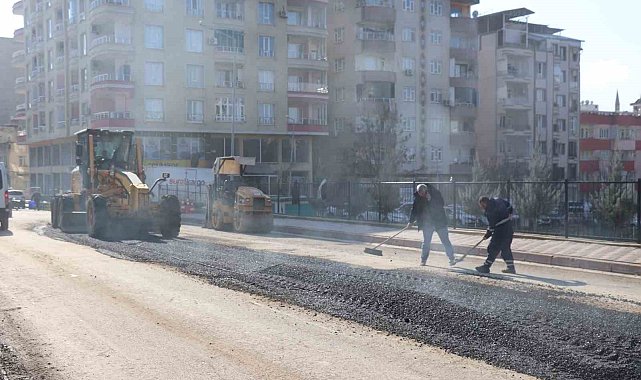 Siirt Belediyesi, yollarda yenileme çalışmalarına hız verdi
