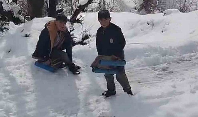 Siirt'te kepçe operatörü çocukların talebini kırmadı