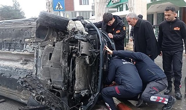 Siirt'te refüje çarpan otomobil takla attı