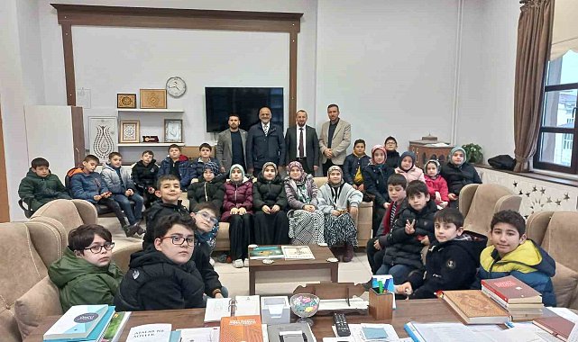 Simav'da cami öğrencileri harçlıklarını Filistin'e gönderdi