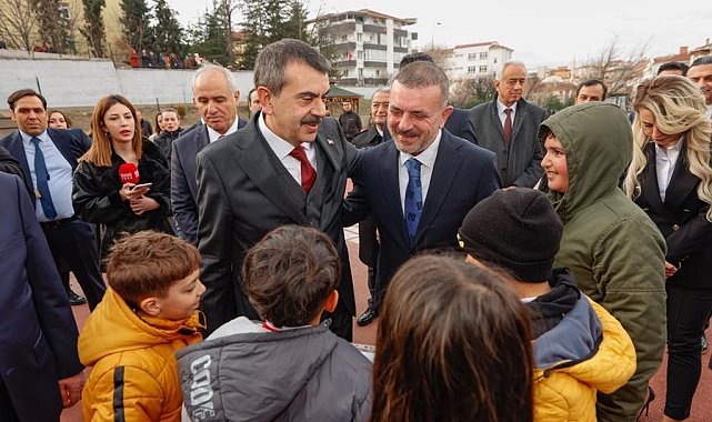 Sincan Belediye Başkanı Ercan çocukların karne sevincini paylaştı