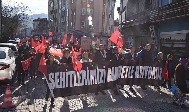 Sındırgı'da Şehitlere Saygı ve Gazze İçin acil ateşkes yürüyüşü gerçekleştirildi