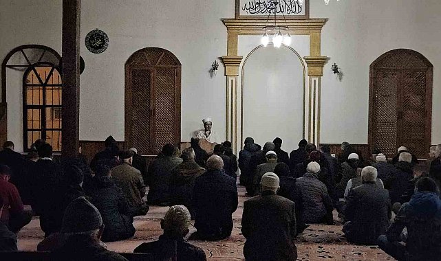 Sındırgı'da vatandaşlar yeni yılın ilk sabah namazında buluştu