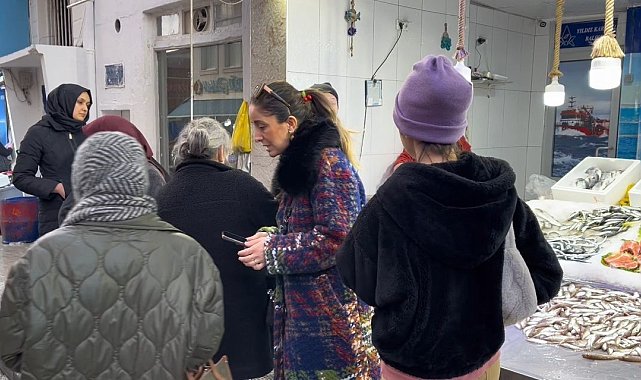 Sinop'ta fırtına sonrası balık tezgahları istavrit ve mezgitle doldu