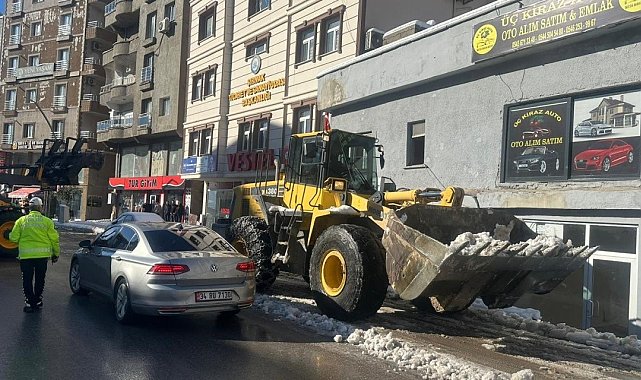 Şırnak Belediyesi kar temizleme çalışmalarına başladı