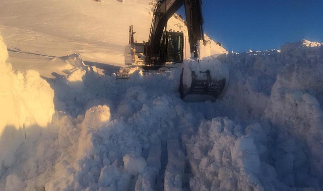 Şırnak'ta karla mücadele sürüyor