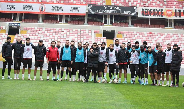 Sivasspor gazeteciler gününü kutladı