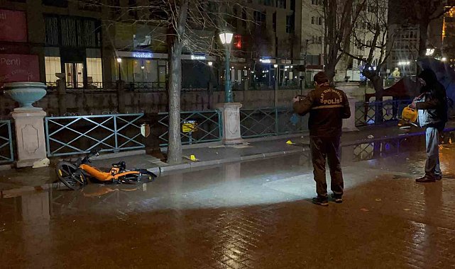 Sokak ortasında onlarca kez bıçaklanan 36 yaşındaki adam hayatını kaybetti