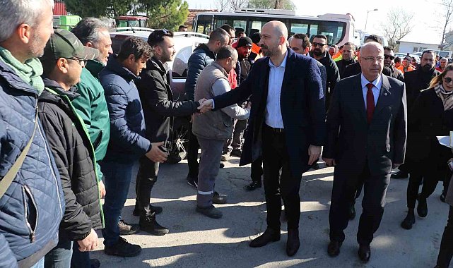 Söke Belediyesi işçilerinden Başkan Arıkan'a davul zurnalı karşılama