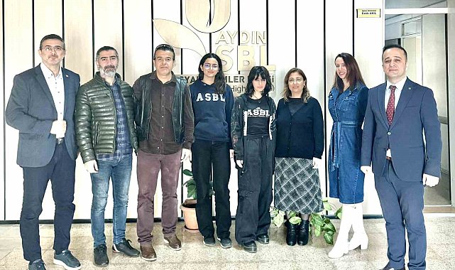 Sosyal Bilimler Lisesi'ne 'En iyi cümle' ödülü