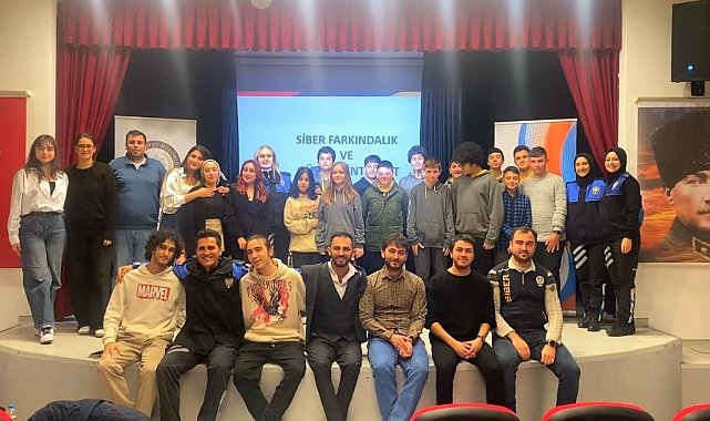 Sosyal medya bağımlılığı tiyatro ile anlatıldı