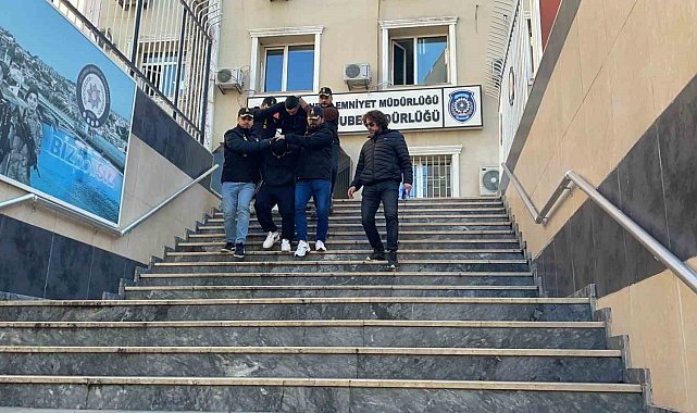 Sultangazi'de otomatik silahlarla 1 kişiyi öldüren şahıslar yakalandı