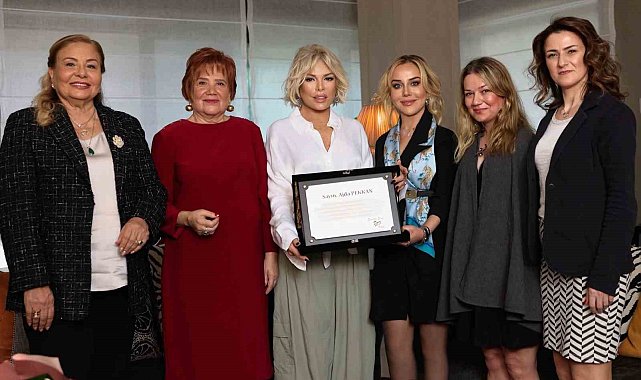 Süperstar'dan Sanatta Engel Yok Vakfı'na destek