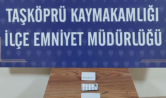 Şüphe üzerine durdurulan araçta kağıt mendile emdirilmiş uyuşturucu ele geçirildi: 1 gözaltı