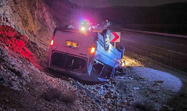 Takla atan minibüste 3 kişi yaralandı