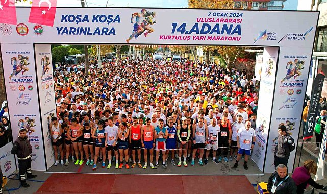 Tarihin içinde maraton koşusu renkli görüntülere sahne oldu