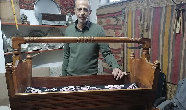 Tarihin yok olmaması için manevi değeri yüksek ev aletlerini koruyor