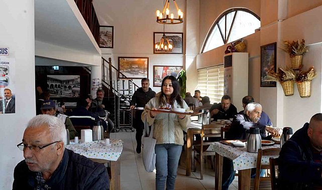 Tarsus Halk Restoranda 4 çeşit yemek 40 lira