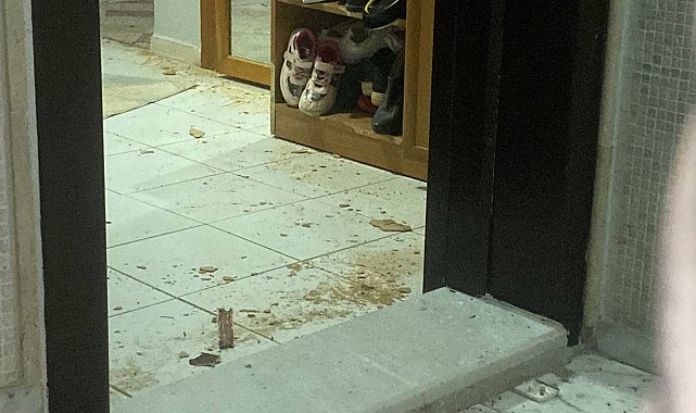 Tartıştığı eşinin açmadığı kapıya kurşun yağdırdı