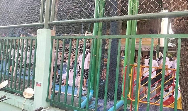 Tayland'da arkadaşını tüm öğrencilerin gözü önünce defalarca bıçakladı