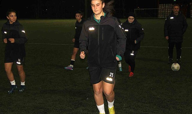 Tek yumurta ikizi kadın futbolcular: Attığı goller, gördüğü kartlar bile karıştırılıyor