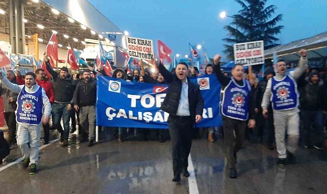 Tofaş işçisi yağmur çamur demeden nöbete devam ediyor