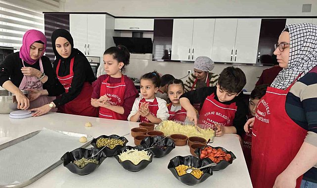 Tokatlı anneler, bu sefer çocuklarının el becerileri için mutfağa girdi