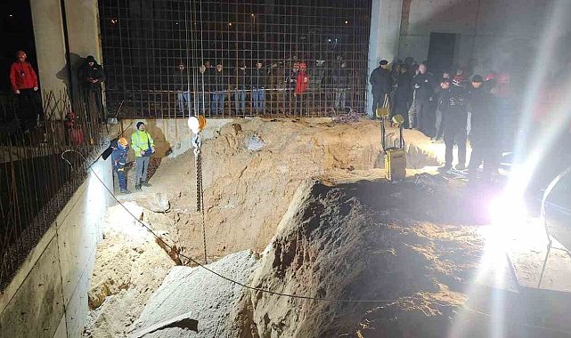 Toprak altında kalan işçiler için umutlu bekleyiş